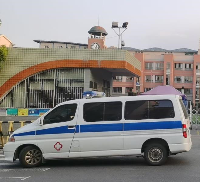 海曙救护车出租护送骨折病人一公里多少钱